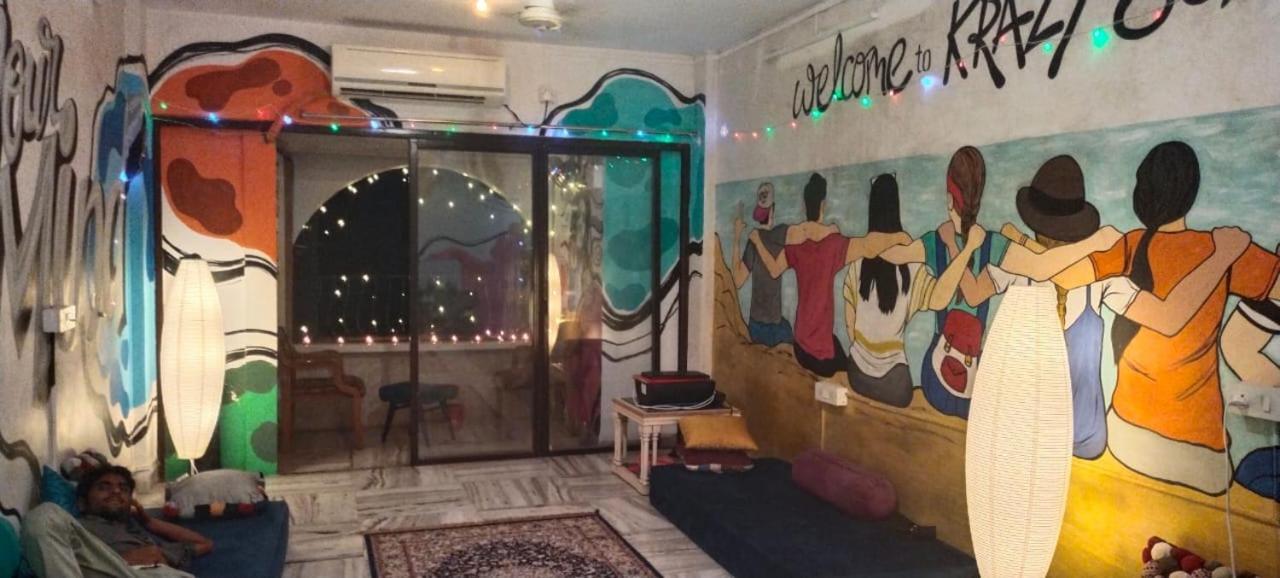 Krazy Solo Hostel Mumbai Exterior photo