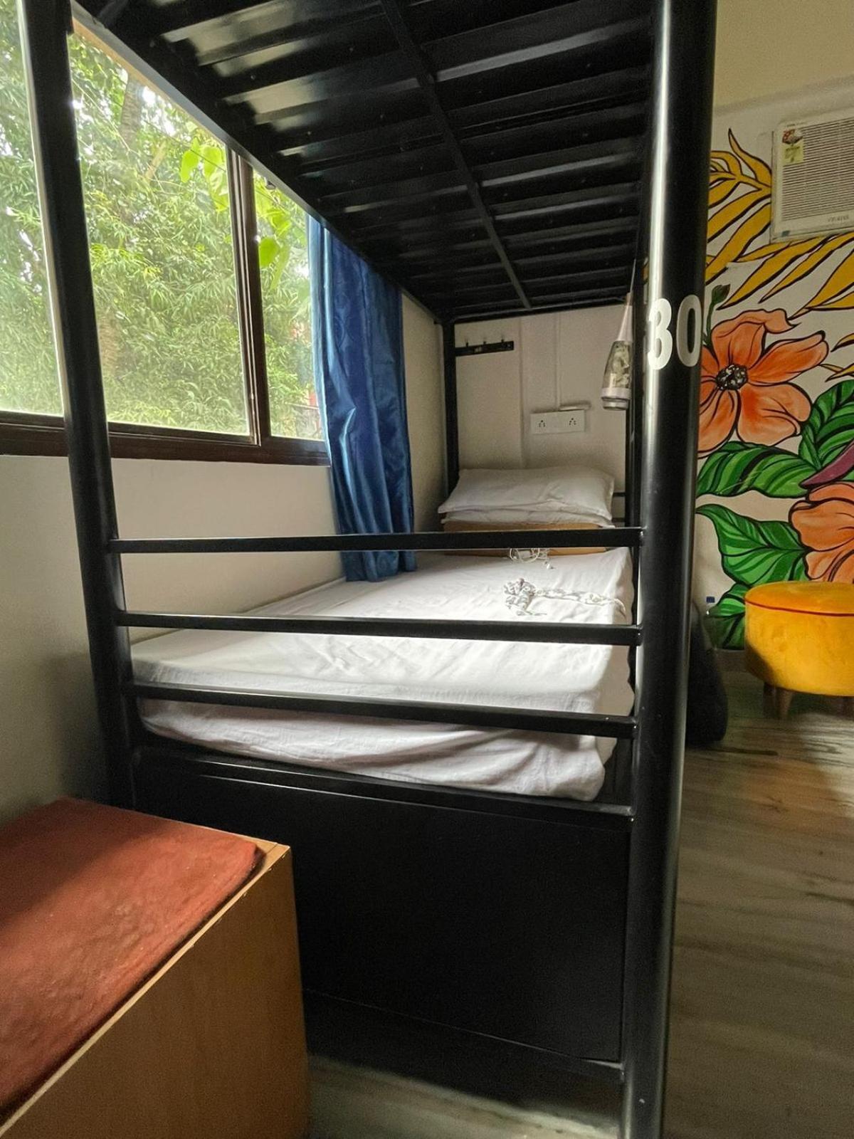 Krazy Solo Hostel Mumbai Exterior photo